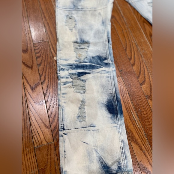 Men's Distressed Blue and White Jeans - Picture 8 of 16